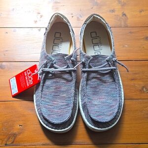 Hey Dude Shoes Women's size 9
